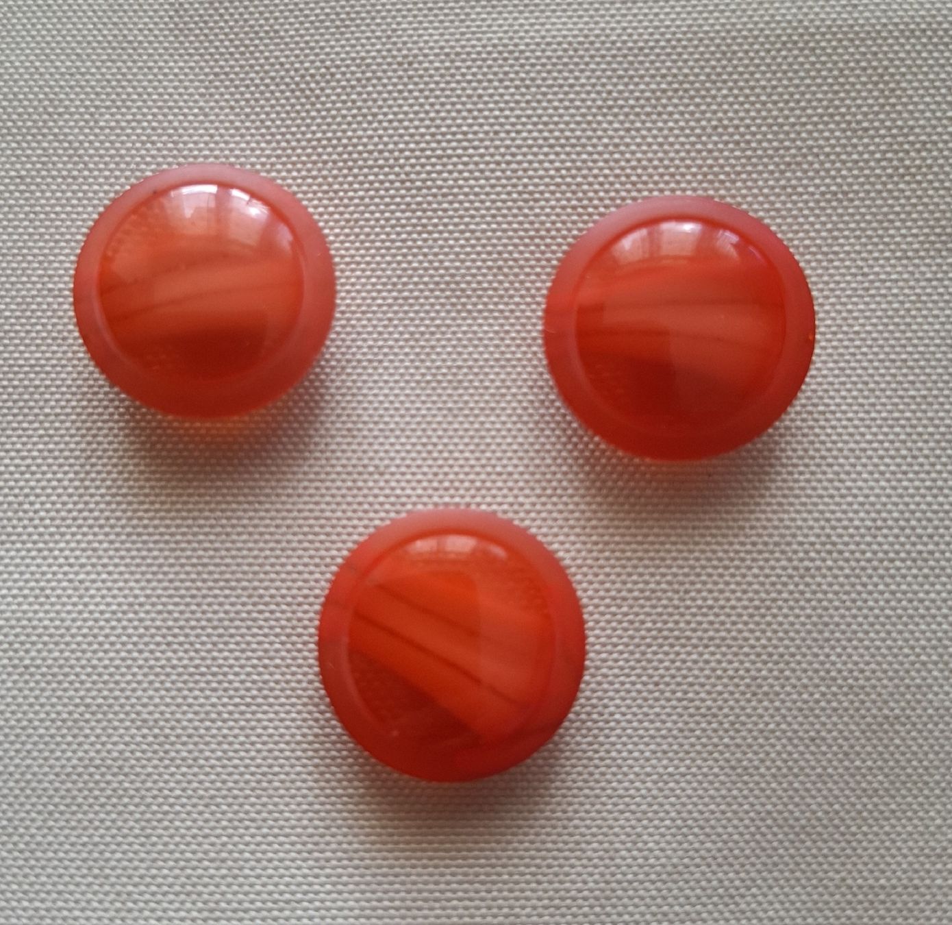 Bottoni: 3 Stück Knöpfe, 17 mm. Orange – Usato da Dietikon venduto da Hirschkopf