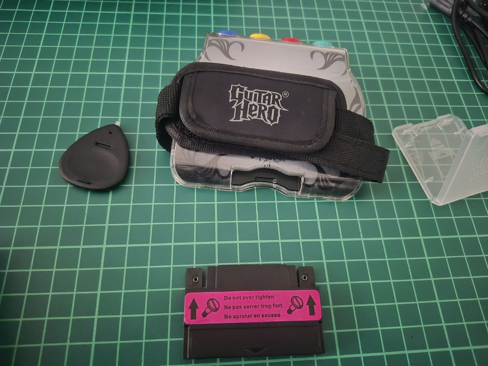 Nintendo Console: Nintendo DS Lite & Guitar Hero Tour Bundle - Complete! – Nuovo (secondo la descrizione) da Meyrin venduto da Retro-GZ 7