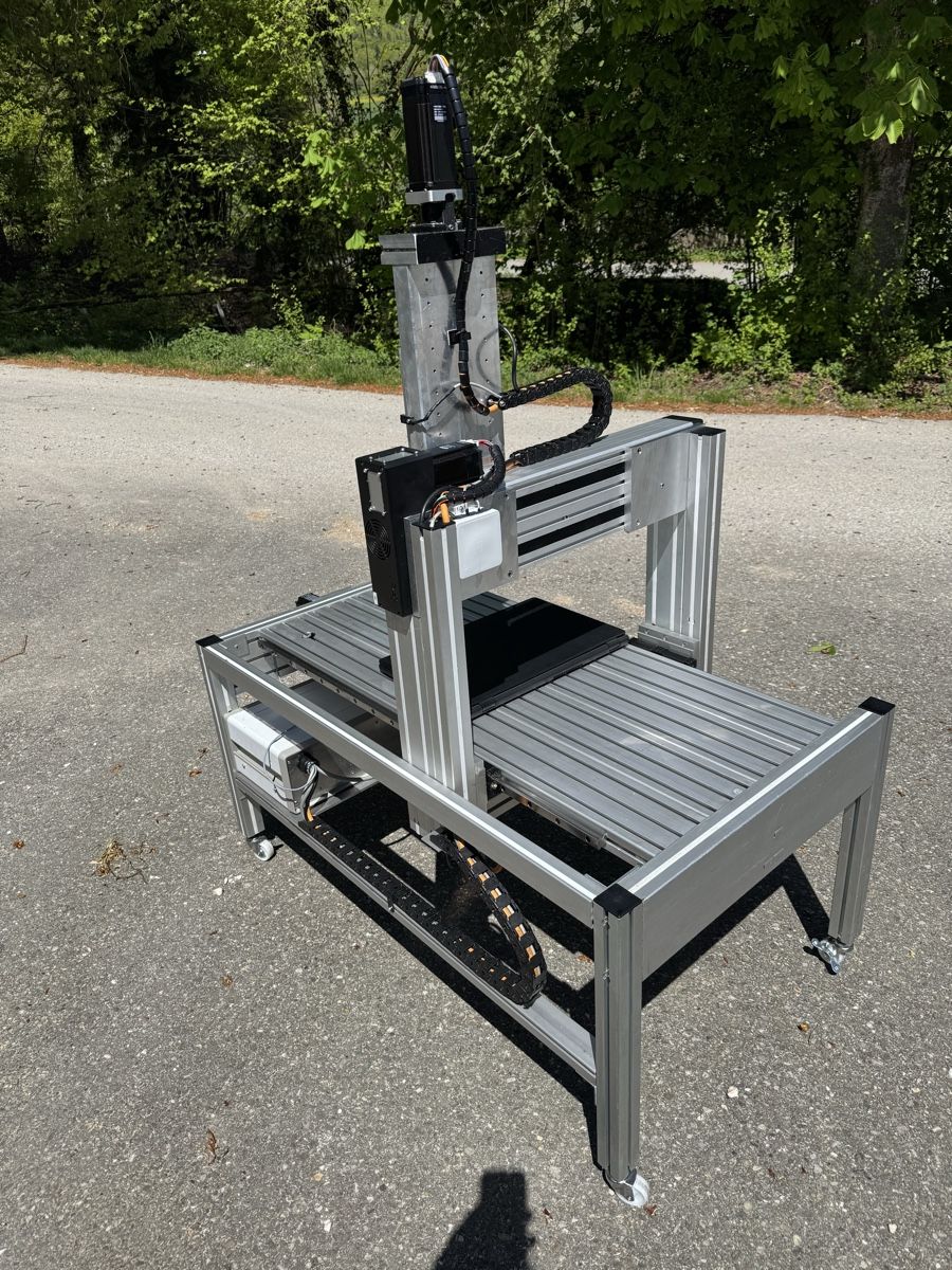 Tutte le macchine: CNC FRÄSMASCHINE  – Nuovo (secondo la descrizione) da Rüttenen venduto da fmijic