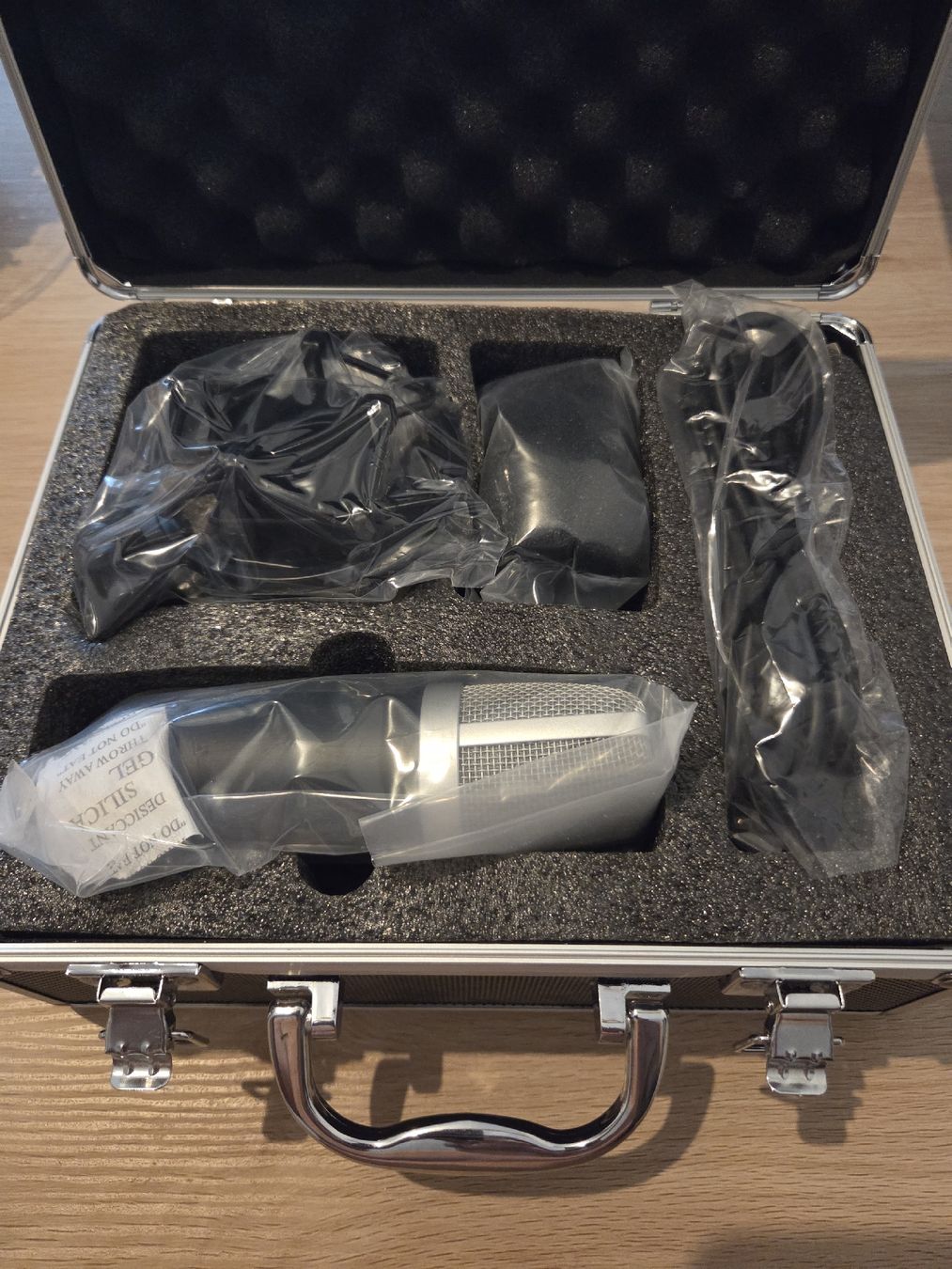 Trust Microphones: Microphone Trust EMITA Streaming MIC avec mallette – Neuf avec emballage d'origine à Tramelan par mic_5lzm 1