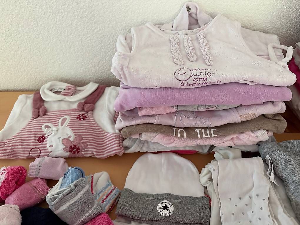 Lotti & Set di vestiti: Grosses Mädchen Kleiderpaket Grösse 62/68 – Usato da Rütschelen venduto da Rotkorn 3