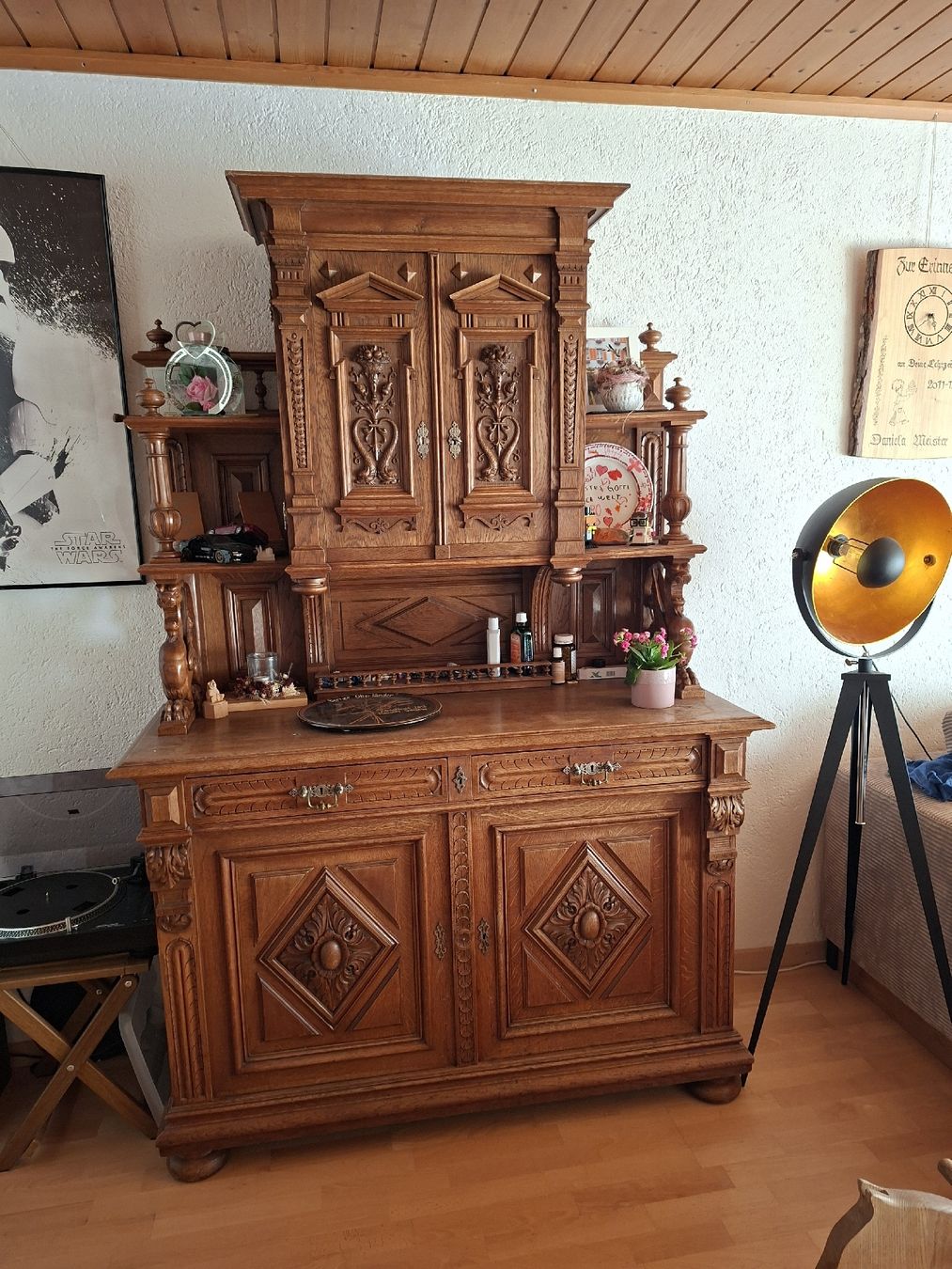Credenze: Antikes Buffet mit Schnitzereien – Usato da Bärau venduto da wid_7yqd