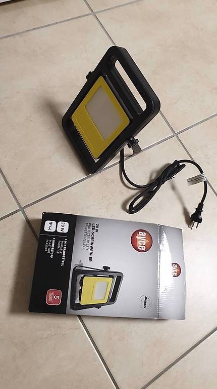 Lampade: projecteur 20w 4000k 1550lm – Usato da Courtaman venduto da Bluejazz 2