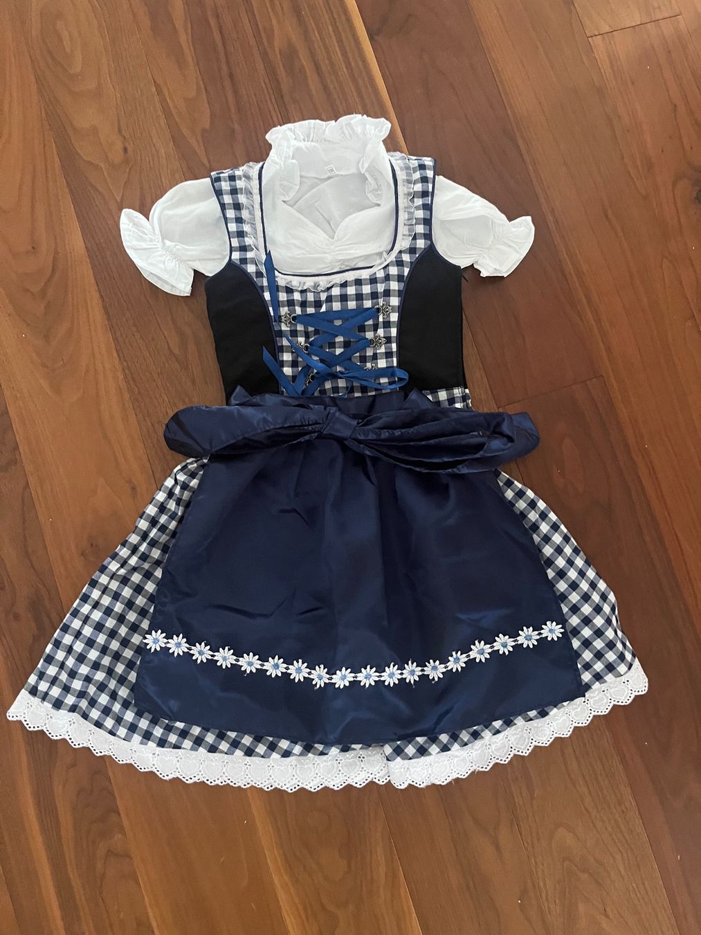 Vestiti & Gonne: Dirndl Mädchen Gr. 128 – Usato da Wigoltingen venduto da Pigi84