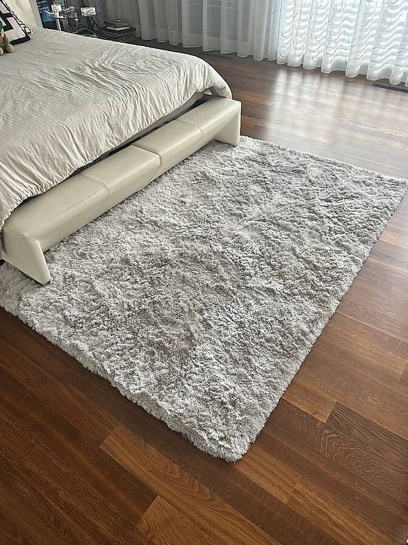 Tappeti: Flauschiger Teppich, beigegrau, neuwertig – Usato da Schaffhausen venduto da Apardo01