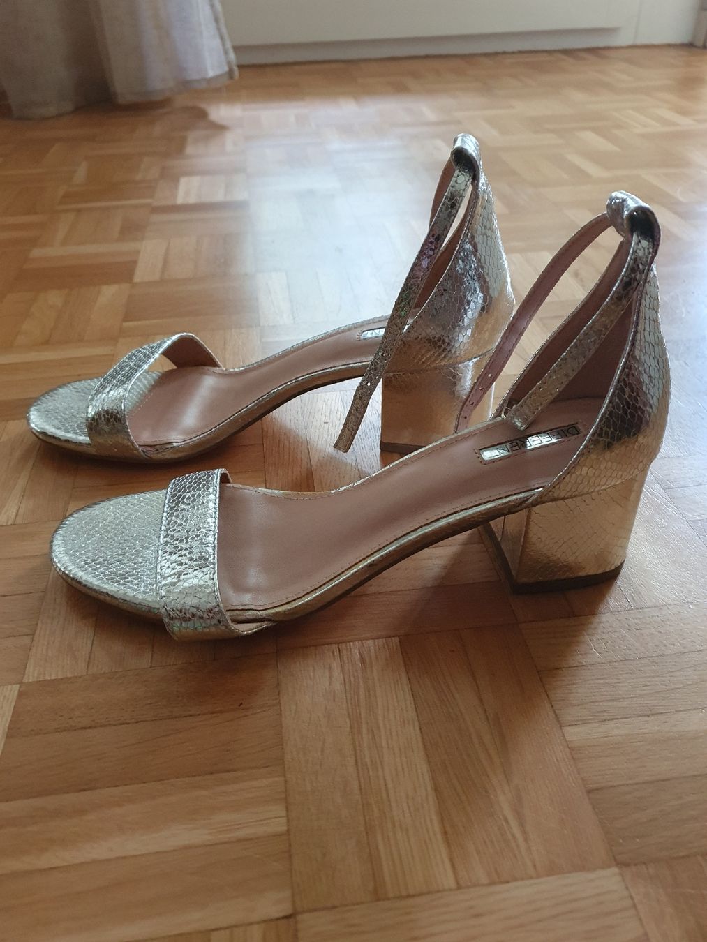 Damenschuhe: Damenschuhe Silber Grösse 40 Lederimitat  – Gebraucht aus St.Gallen von Avena135 2
