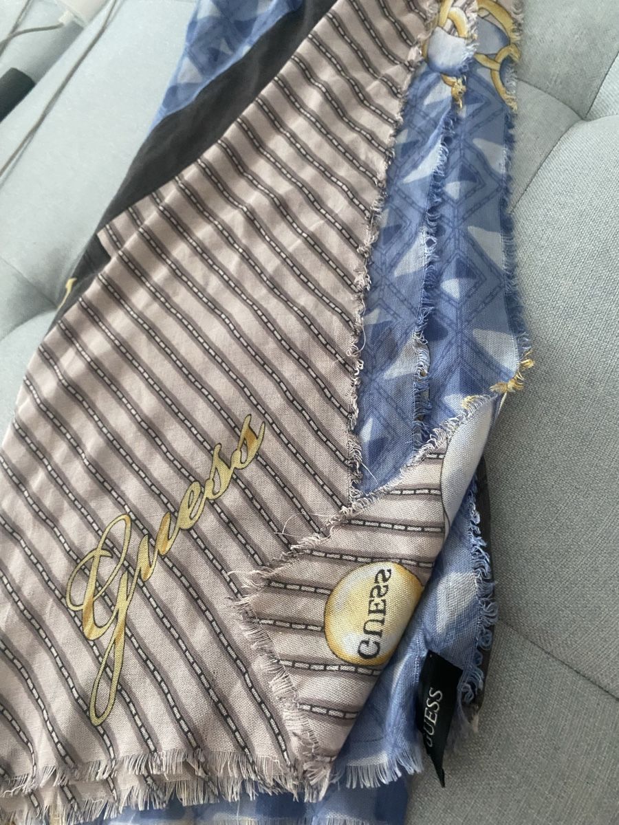Guess Foulards & écharpes: Guess écharpe  – D'occasion à Brügg BE par nou_8ht9