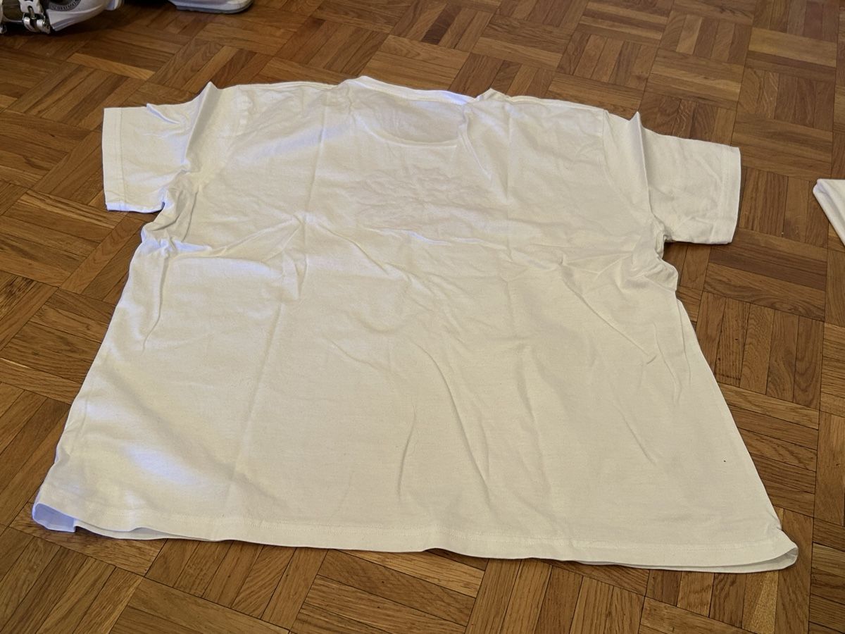 T-shirt: T-shirt brodé – Usato da Vufflens-la-Ville venduto da newlifegva 4