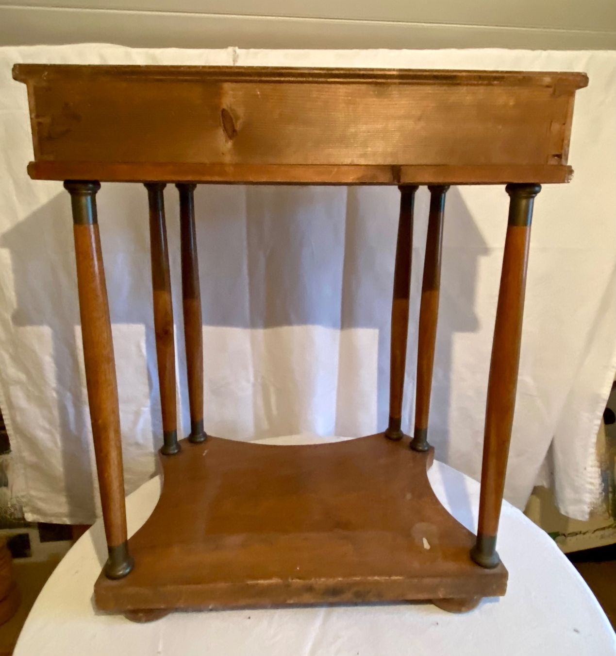 Tavoli: Alter Beistelltisch im Biedermeier- oder Empirestil – Usato da St. Gallen venduto da cibello 1
