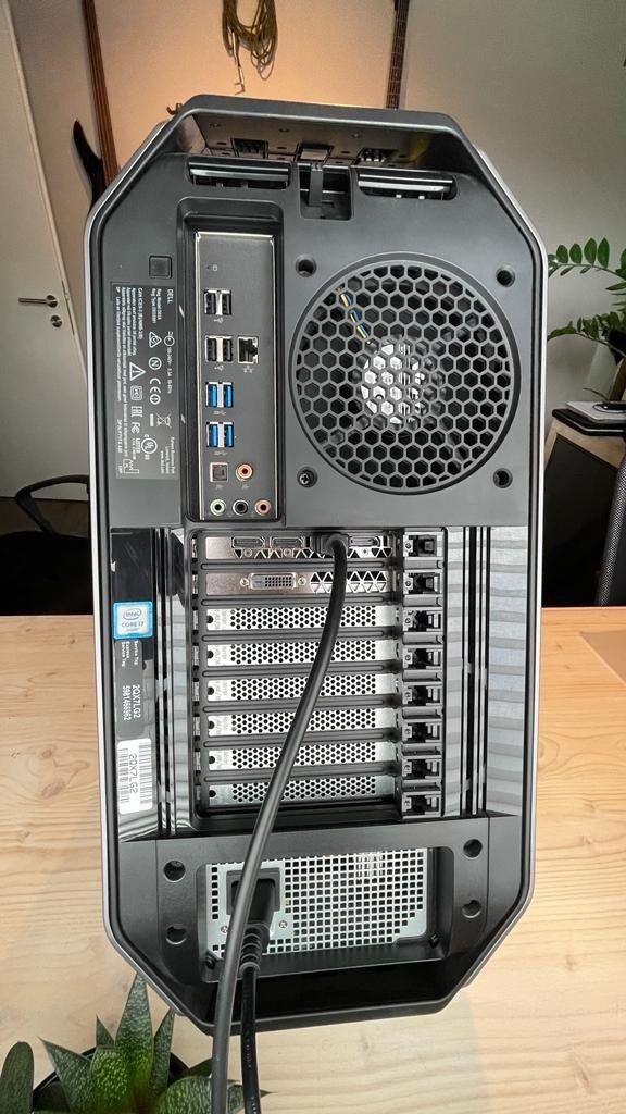 Alienware PCs: Alienware Area 51 R2 (Gaming-PC) – Gebraucht aus Frutigen von  2