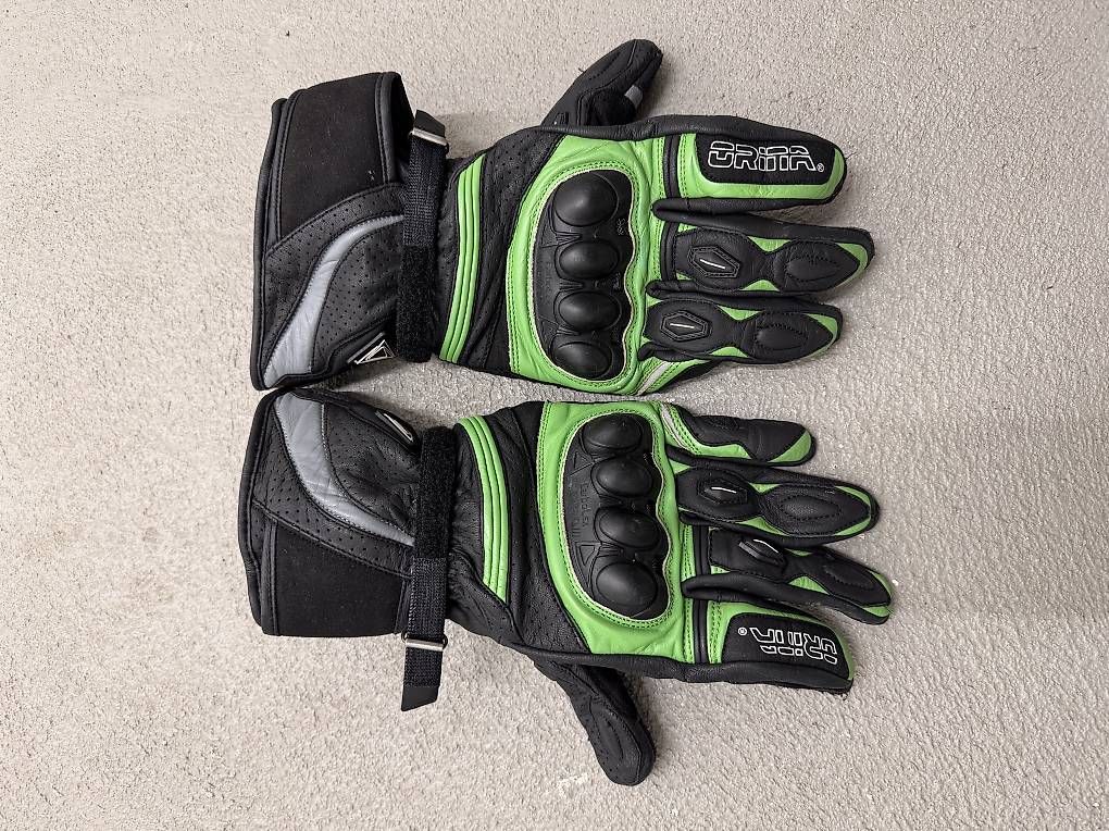 Autres accessoires hommes: Motorradhandschuhe grün  – D'occasion à Zürich par mar_2bvg