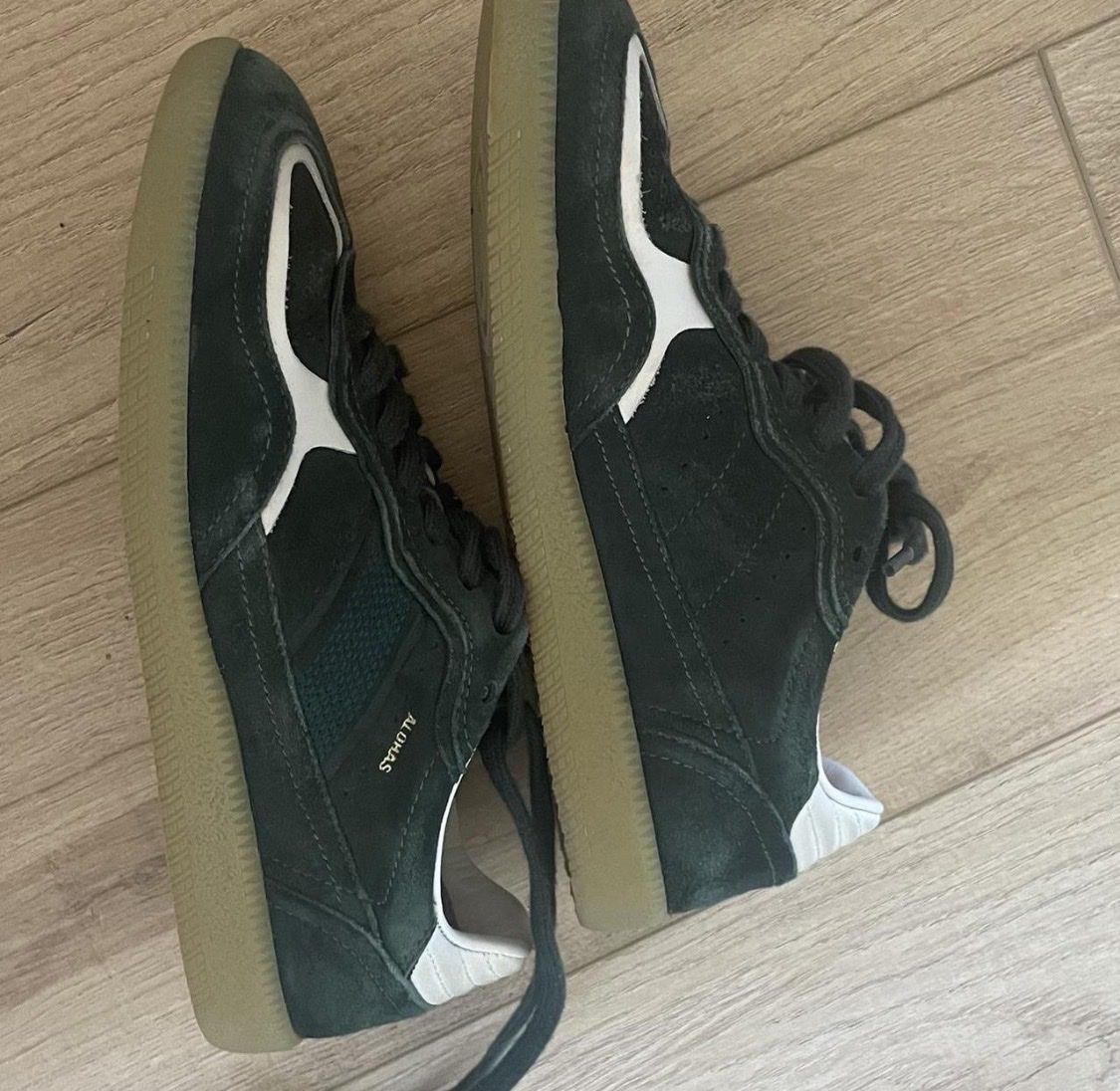 Chaussures femmes: Alohas green sneakers  – Neuf (Voir description) à Genolier par notzoe 2