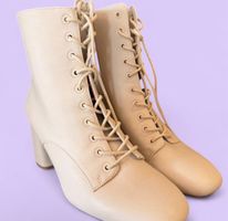 Beige Schnürstiefel von Stradivarius