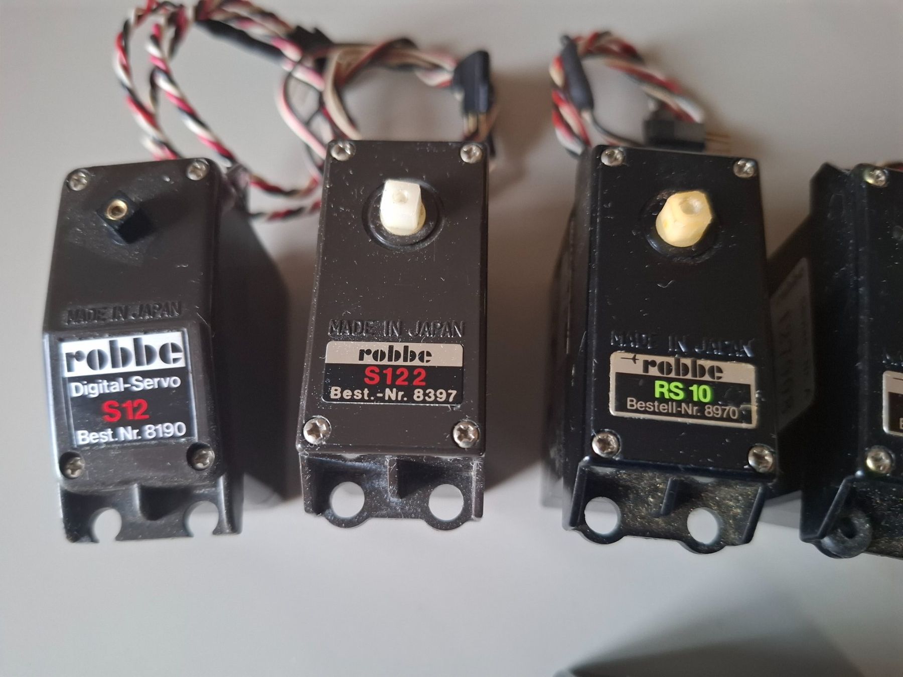 Robbe RC Modellbau: 6x robbe Servo Stellmotor mit Empfänger 40 MHz – Gebraucht aus Chabrey von fluvius 1