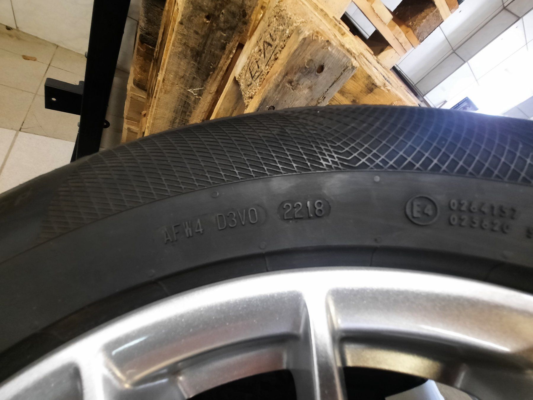 Land Rover Pneumatici & Ruote complete: V E L A R -  Winterräder 18" – Usato da Thun venduto da Jazz51 7