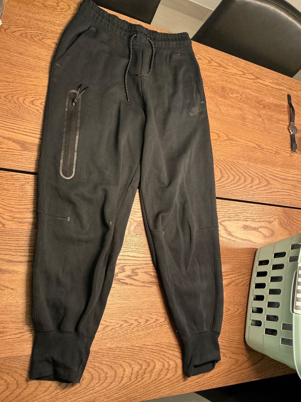 Nike Pantaloni: Nike Trainingshose Schwarz, Grösse S – Usato da Würenlos venduto da Chicca2004