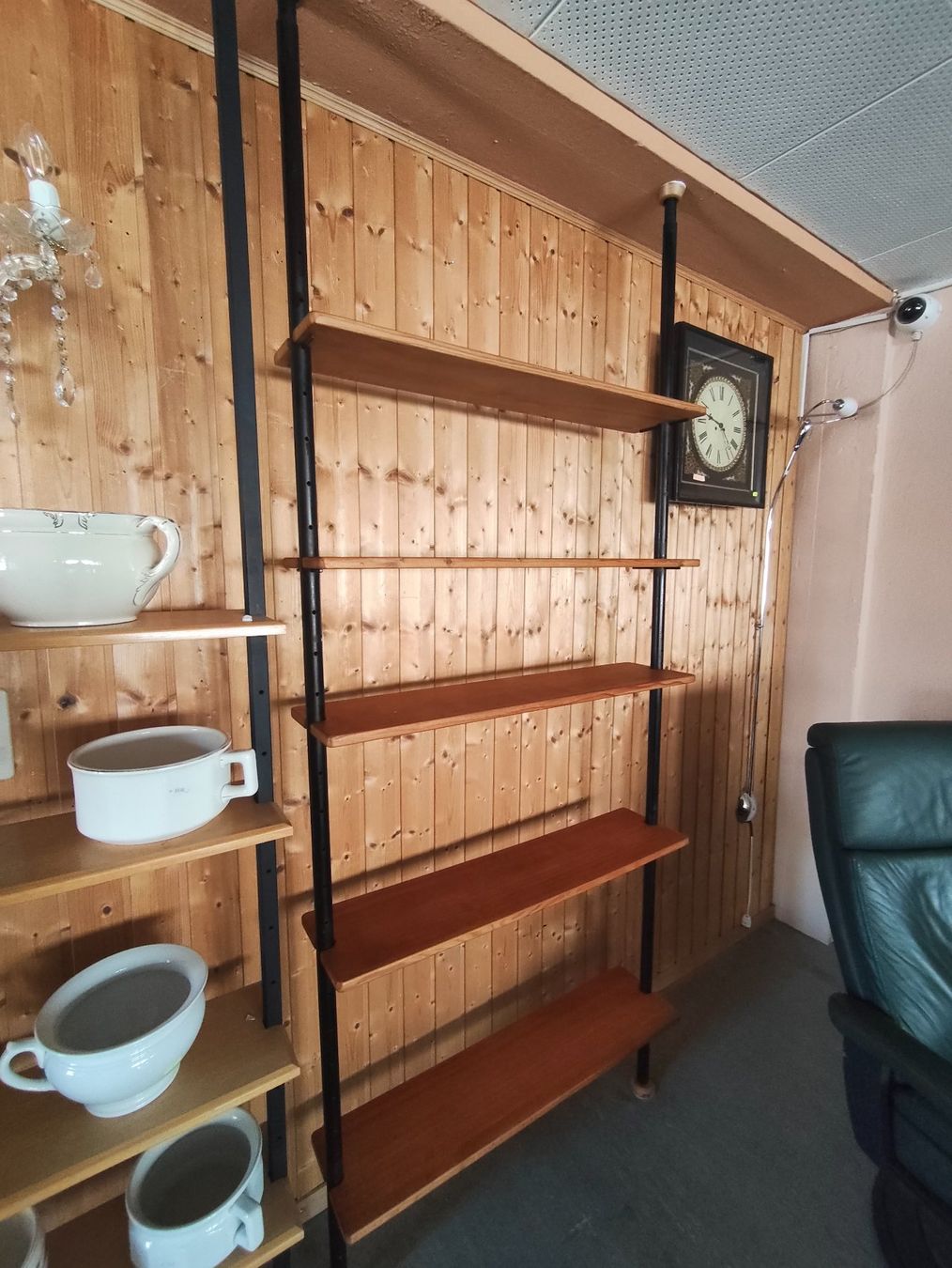 Vintage Teleskopregal Spannregal Bücherregal Designklassiker (Gebraucht) in Goldswil b. Interlaken für CHF 289 – nur Abholung auf Ricardo kaufen