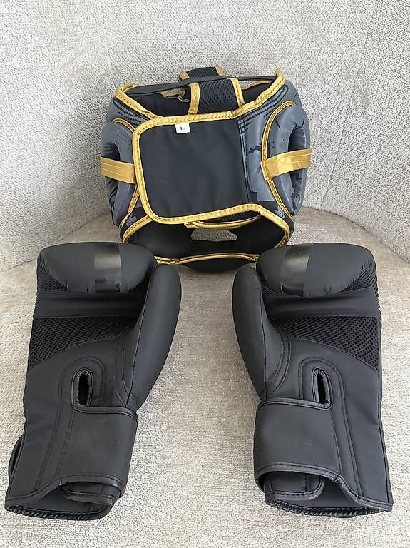 Guanti & manicotti: Boxhandschuhe inkls. Kopfschutz – Usato da Liestal venduto da arl_6tv7 1