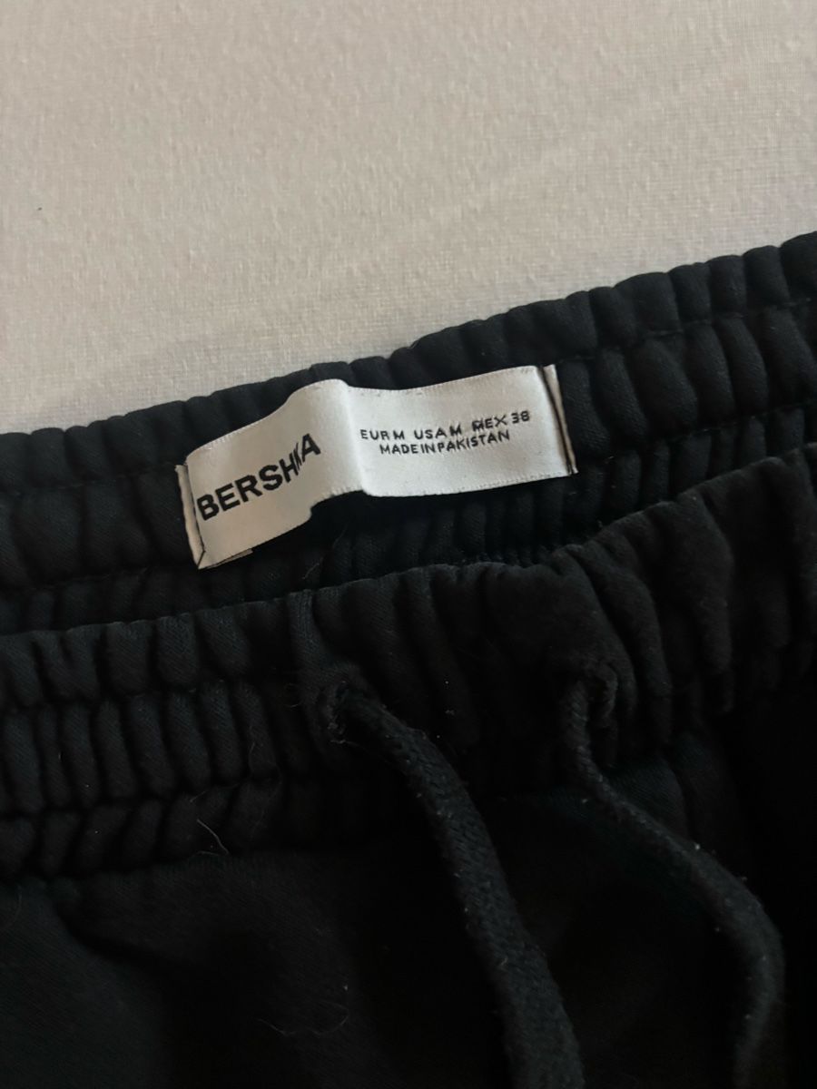 Bershka Pantalons: jogging Bershka – D'occasion à Vouvry par sha_rk5q 2
