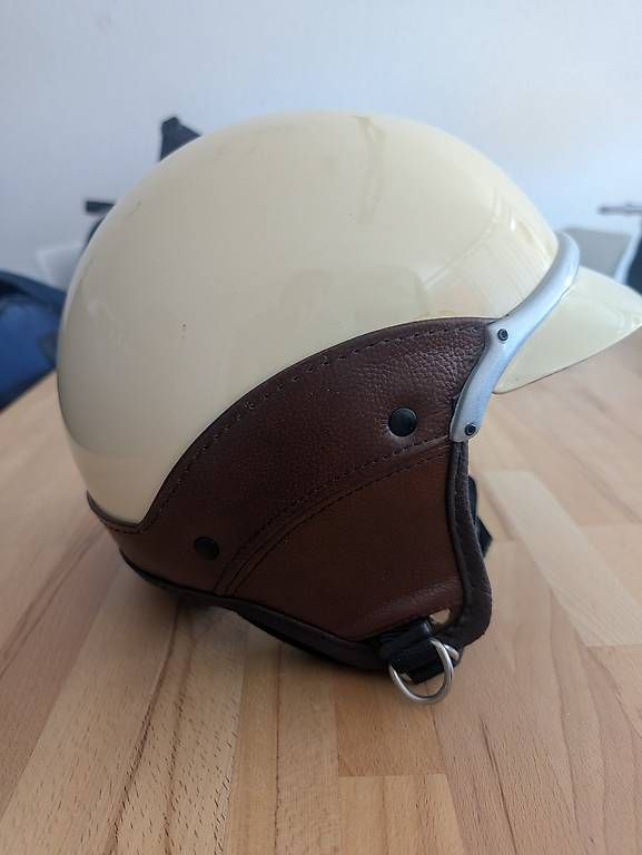 Voiturettes électriques: Zwei stilvolle Rollerhelme – D'occasion à Wallisellen par thehirsch 1