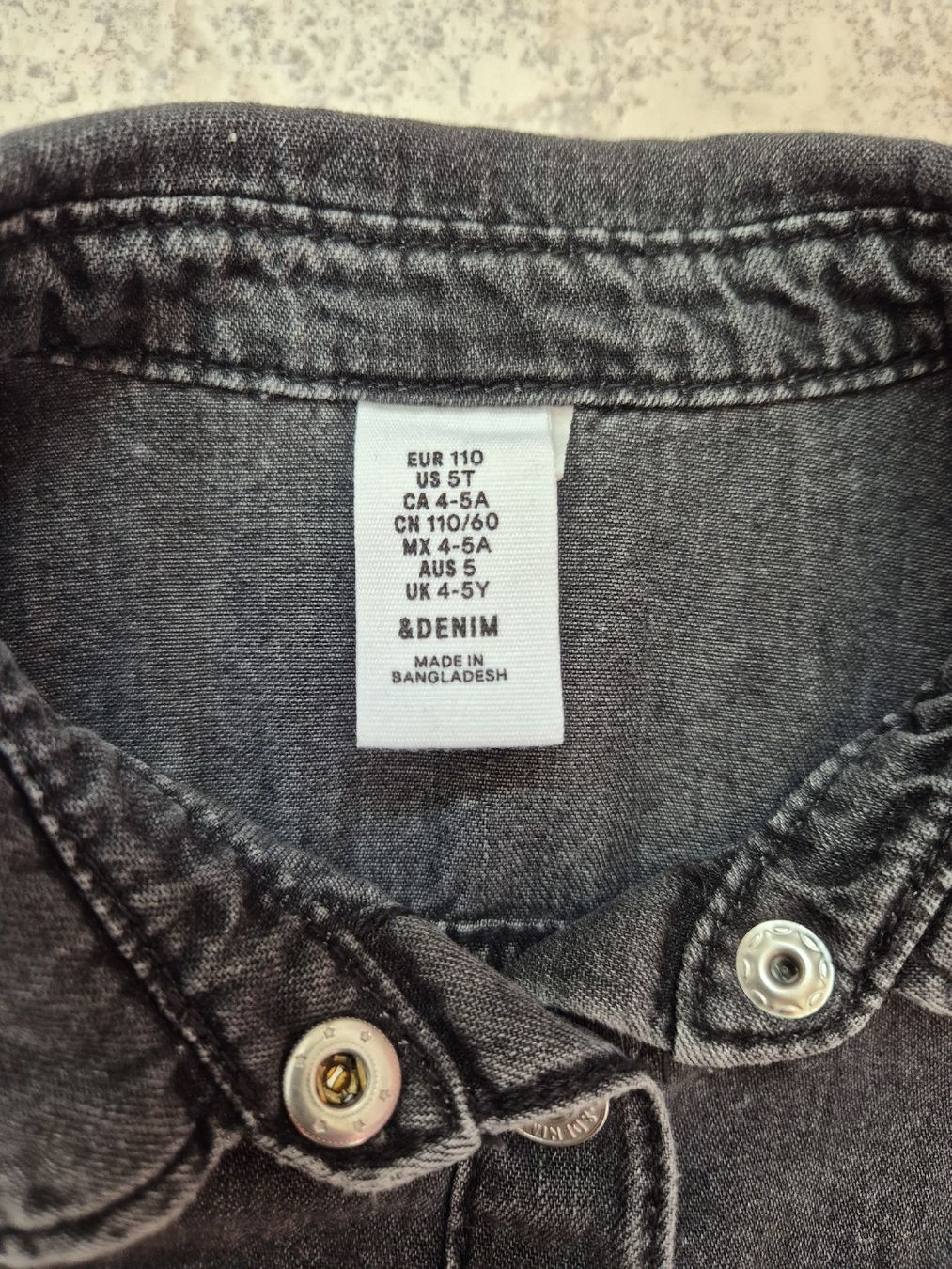 Vestiti & Gonne: Robe en jean gris, taille 110 – Usato da Yverdon-les-Bains venduto da somiou 1