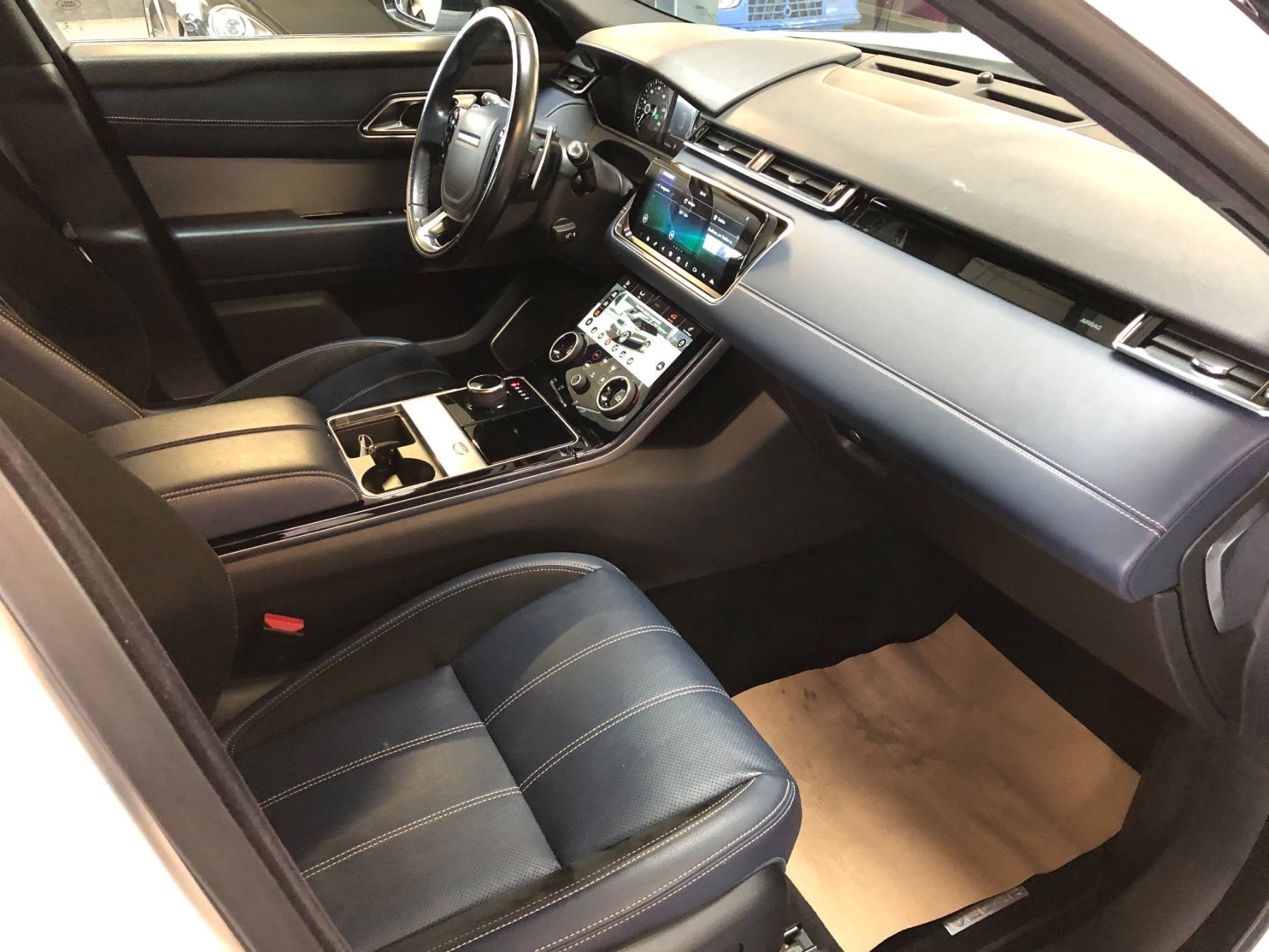 Land Rover Automobili: LAND ROVER Range Rover Velar R-Dynamic D 300 S Automatic – Usato da Gampelen venduto da Steuer0 5