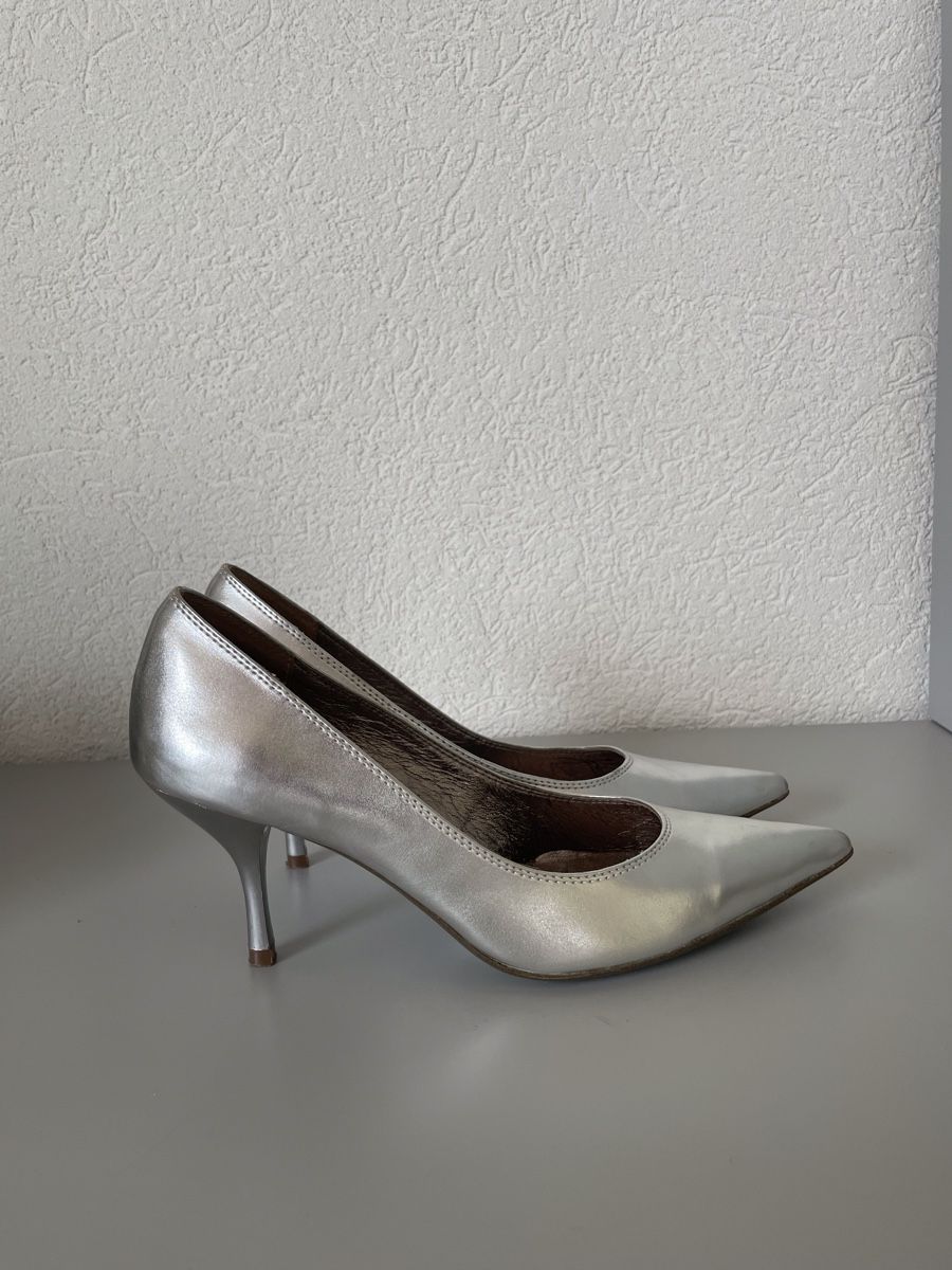 Scarpe da donna: Escarpins argentés Bata T 37. – Usato da Vuadens venduto da Nina11
