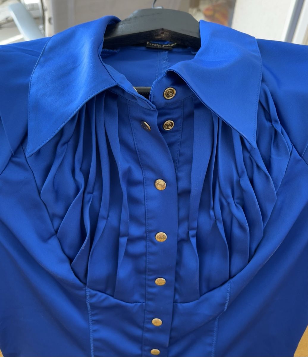 Guess Camicette: Chemisier bleu électrique - Guess – Nuovo (secondo la descrizione) da Nyon venduto da sam_vt7r 2