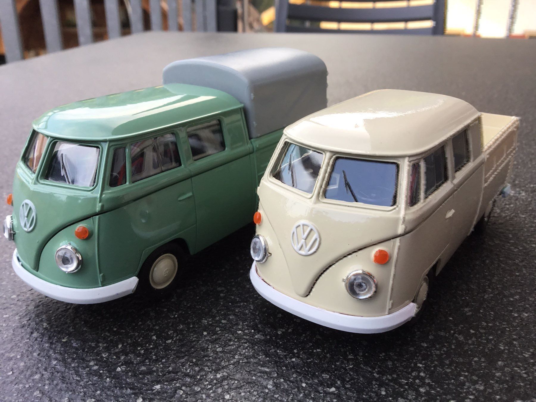 Volkswagen Modellini d'auto: VW Bus T1 Doka  2 Stück – Nuovo (secondo la descrizione) da Erlenbach im Simmental venduto da Model_box 1