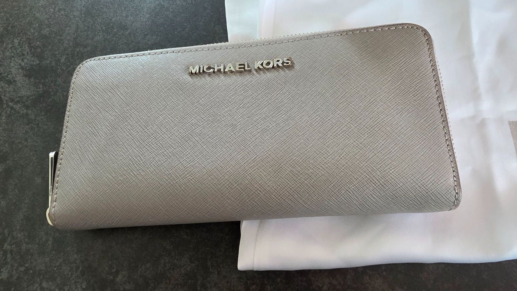 Michael Kors Borse da donna: Michael Kors Selma grau/silber – Usato da konolfingen venduto da Azzaro 1