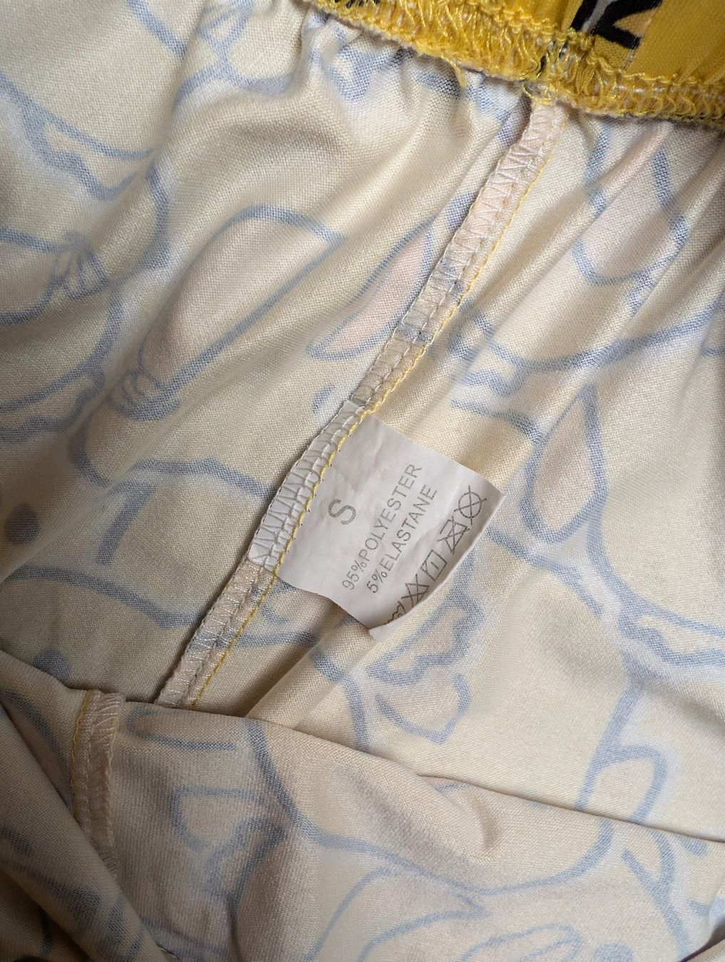 Lotti di vestiti: T-Shirt und Hose, Entenmuster – Usato da Birmenstorf AG venduto da foxy0815 1