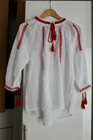 Besondere Baumwollbluse mit Stickerei und Quasten – Grösse S
