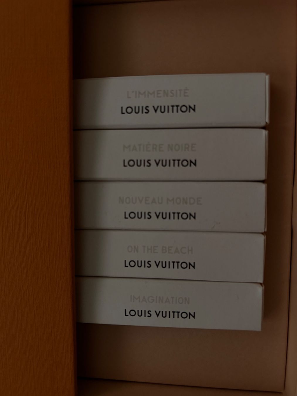 Louis Vuitton Profumi & Eau de Toilette: Louis Vuitton Parfümminiaturen neu – Nuovo e nell'imballaggio originale da St. Moritz venduto da Capricorn88 1