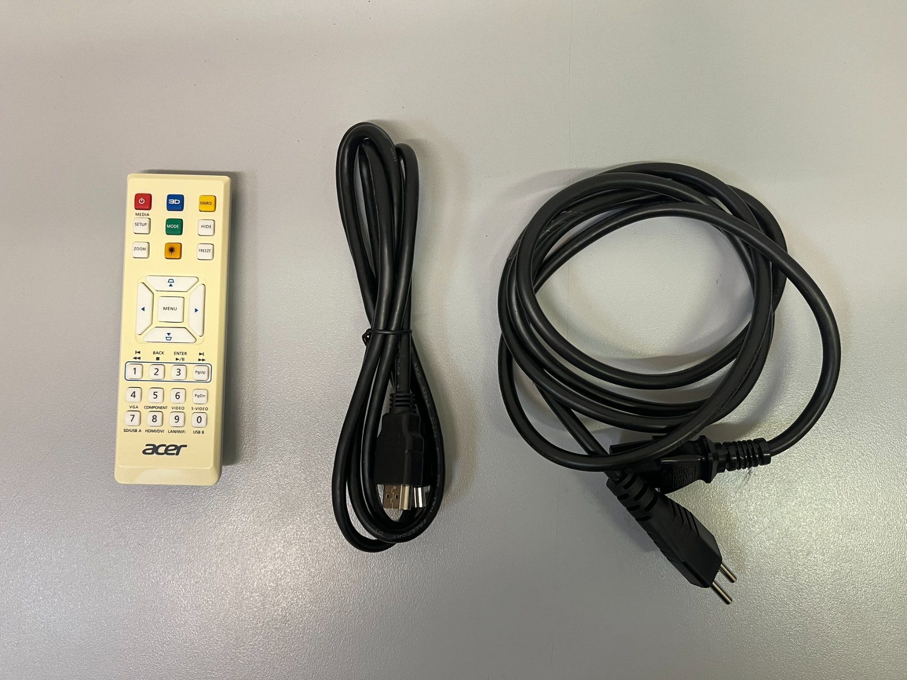 Acer Vidéoprojecteurs: Acer P5230 – D'occasion à Hochdorf par av-electronics 9