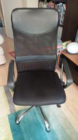 Chaise de bureau noire en tissu et maille bon état
