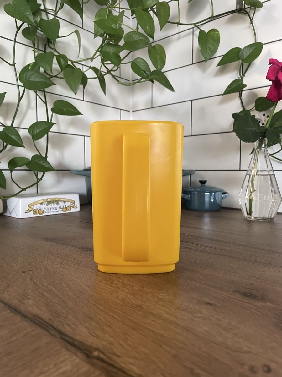 Ricard Karaffen: Pichet Ricard jaune en plastique – Gebraucht aus Lonay von ju-71 3