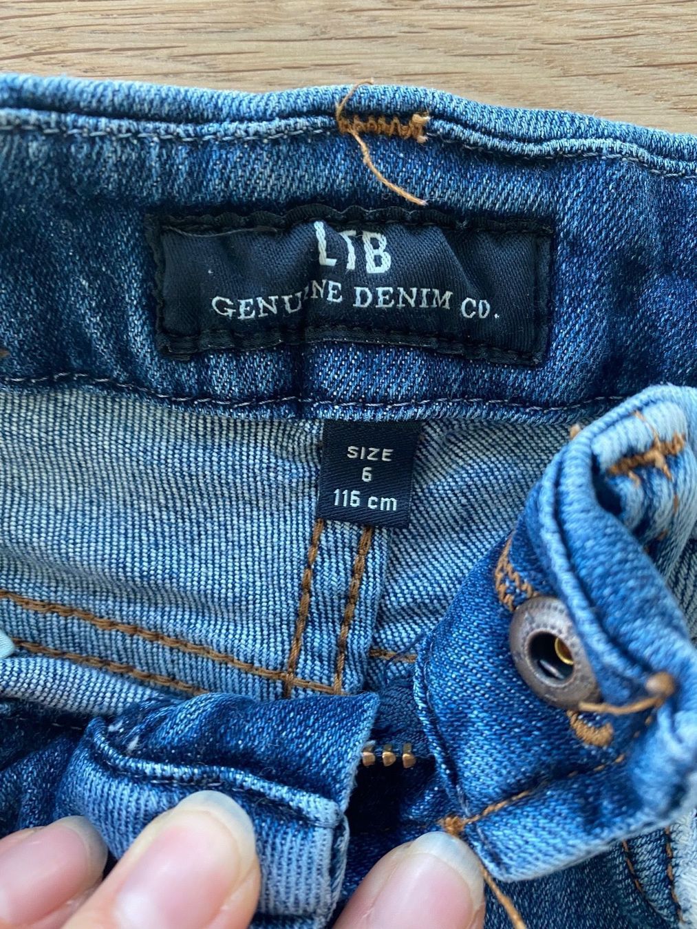 Pantaloni: Kurze Jeans für Mädchen – Usato da Luzern venduto da nad_nf8f 2