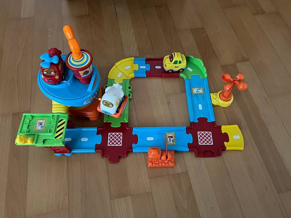 Spielzeuge: VTech Flughafen  – Gebraucht aus Matzingen von Fraenkiee0 1