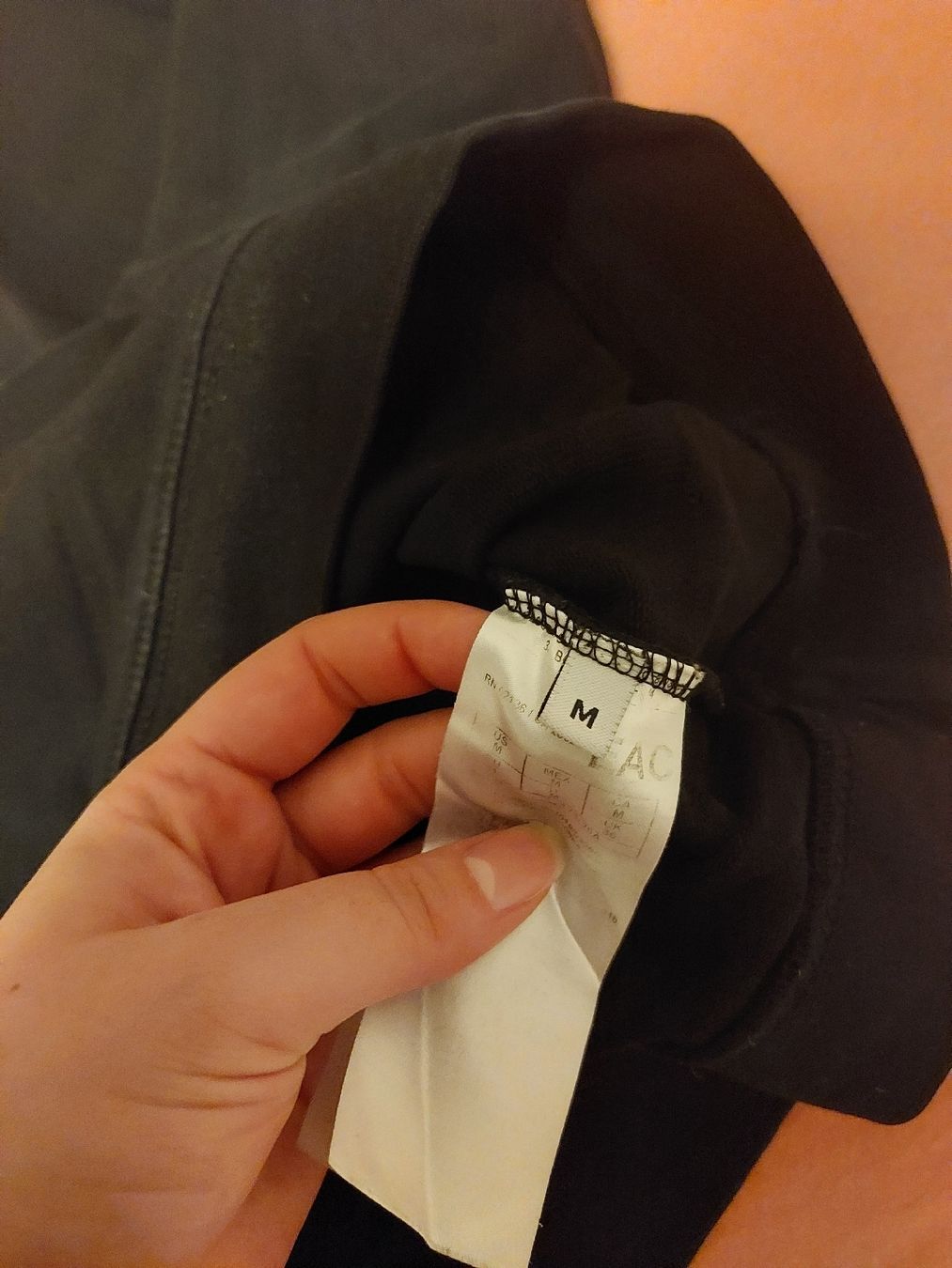 Guess Maglioni & Felpe: Guess Sweatshirt, Grösse M – Nuovo (secondo la descrizione) da Gwatt (Thun) venduto da B.D.999 2