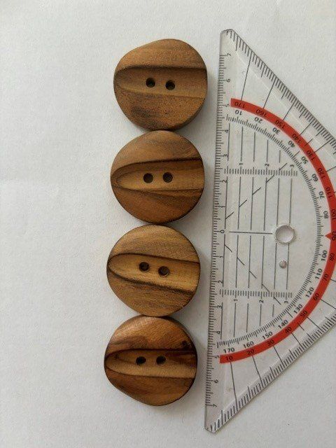 Boutons: Holzknöpfe, 4x rund, ca. 3.4cm Durchmesser – D'occasion à Basel par machplatz 4