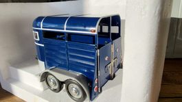 Pferde Anhänger 1:18 Motor City Classics
