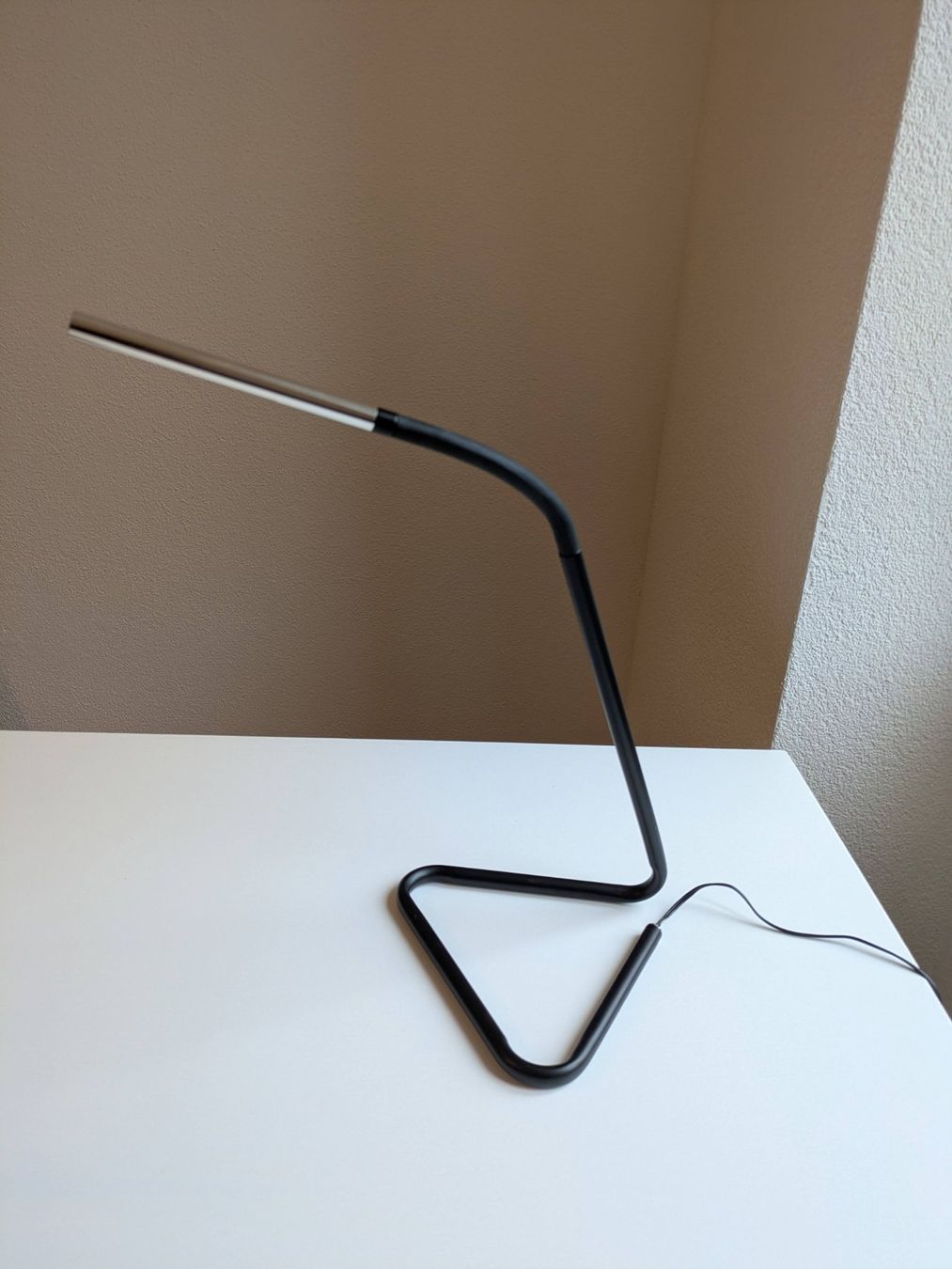 Ikea Lampade: Ikea Harte LED USB Table Lamp Color Black – Usato da Olten venduto da at_sellstuff