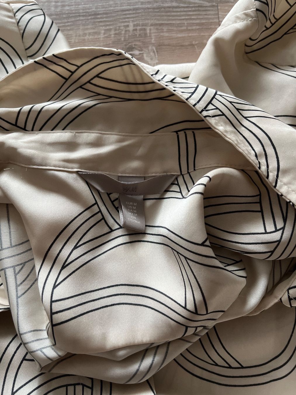 H&M Camicette: Chemise beige H&M – Usato da Le Locle venduto da Mayd_h 1