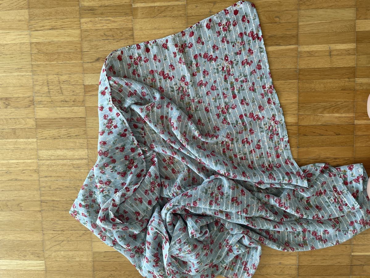 Tessuti: Fabric with roses pattern light blue and red 1X1m – Nuovo (secondo la descrizione) da Neuchatel venduto da shi_9fzw 1
