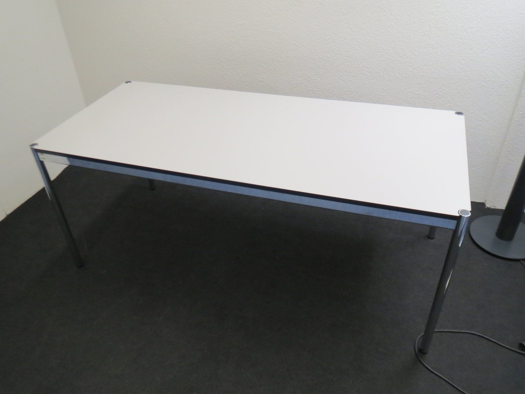 USM Tische: USM Haller Tisch 179 x 79 cm hellgrau – Gebraucht aus Hüttwilen von Andmithand 2