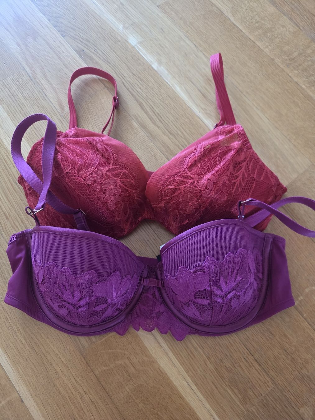 Chantelle Altra biancheria intima: 2 BH's Chantelle Gr 75 B – Usato da Port venduto da Darialina