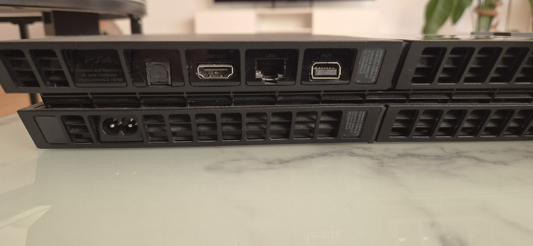 Sony Konsolen: Sony PlayStation 4 Slim Konsole mit Controllern – Gebraucht aus Gerzensee von Omeisel 2