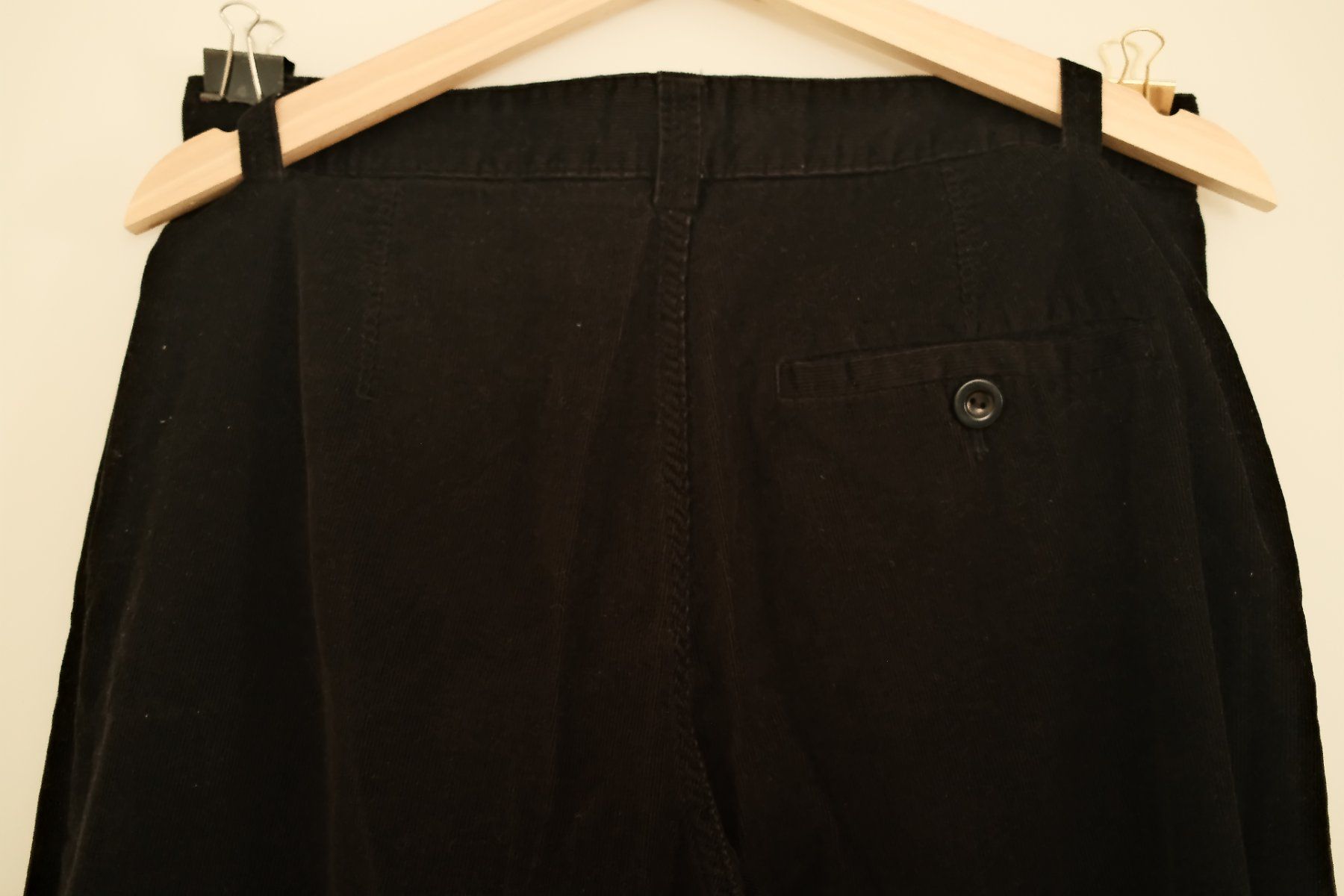 Cos Pantaloni: Sehr schöne COS Cordhose – Usato da Thun venduto da angerber 4