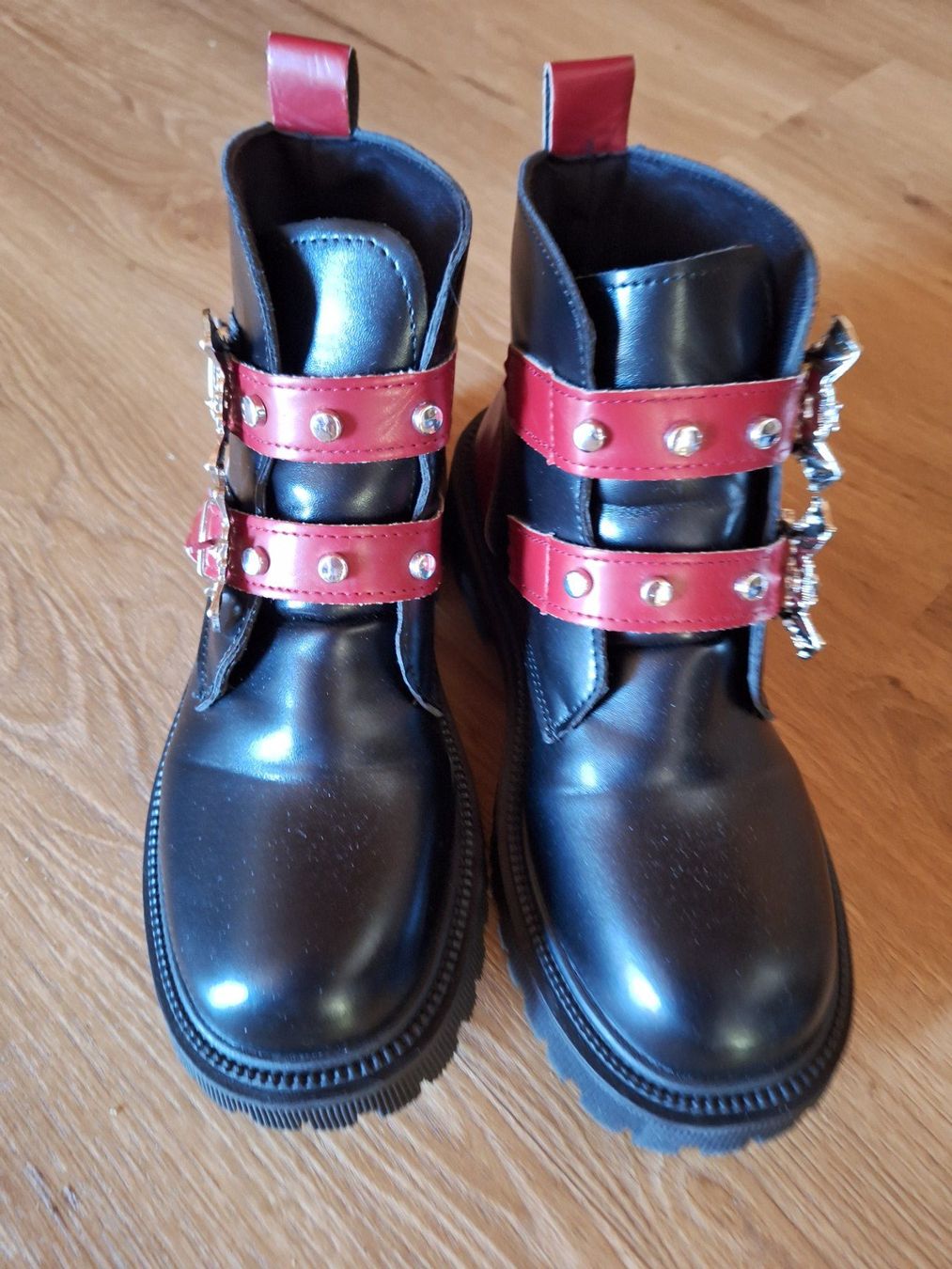 Damenschuhe: Stiefeletten – Gebraucht aus Alpthal von sch_q92t