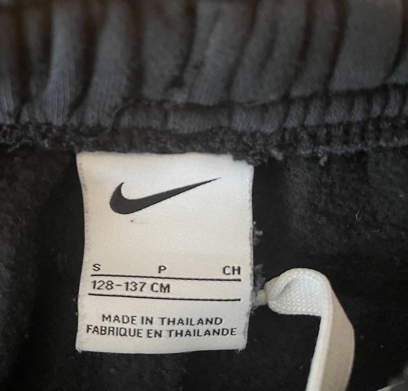Nike Pantaloni: Nike Sporthose Gr. 128-137 – Usato da Luzern venduto da lenkdenk07 1